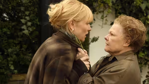Barbara Covett (Judi Dench) grips Sheba Hart's (Cate Blanchett) coat outdoors