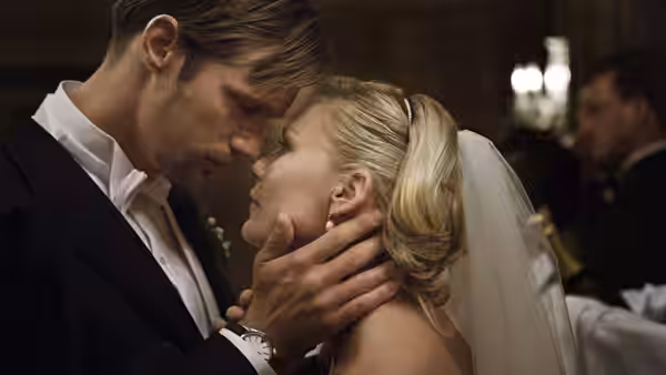 Justine (Kirsten Dunst) and Michael (Alexander Skarsgård) embracing face to face