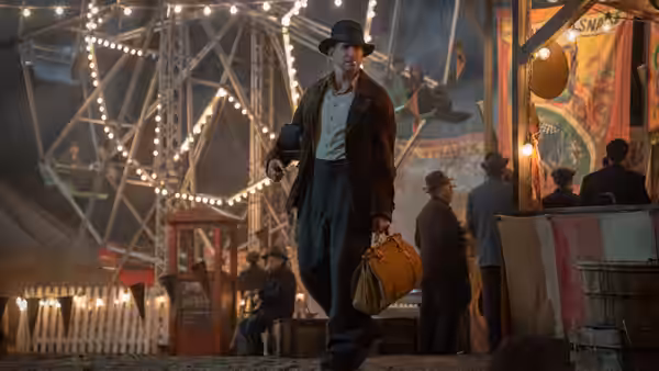 A scene from Nightmare Alley (2)