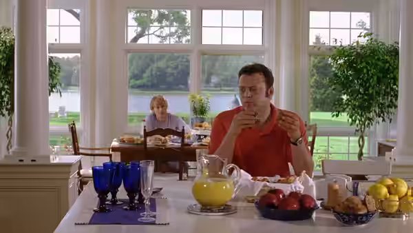 Jeremy Grey (Vince Vaughn) eats breakfast while John Beckwith (Owen Wilson) sits behind him