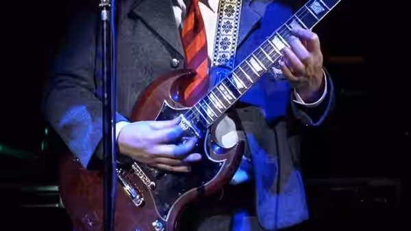 Dewey Finn (Jack Black) playing electric guitar on stage