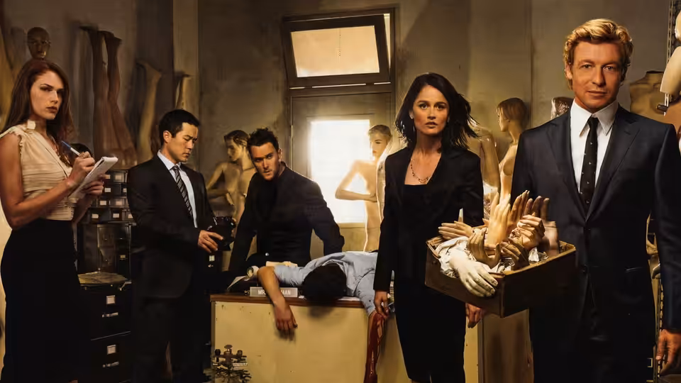 Patrick Jane (Simon Baker) stands with Teresa Lisbon (Robin Tunney) in a morgue