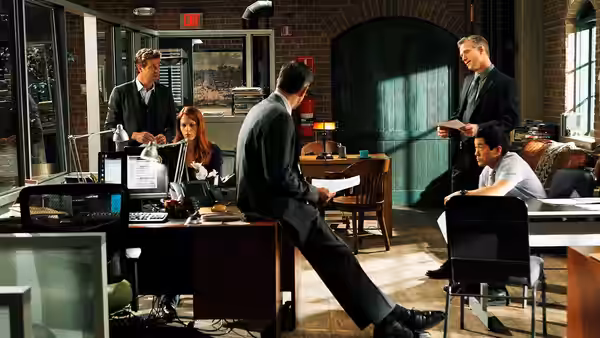Patrick Jane (Simon Baker) and colleagues work in a busy squad room