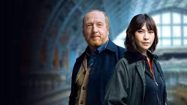 DI Max Arnold (Adrian Scarborough) and Astrid Fischer (Anamaria Marinca) in a grand arched hall