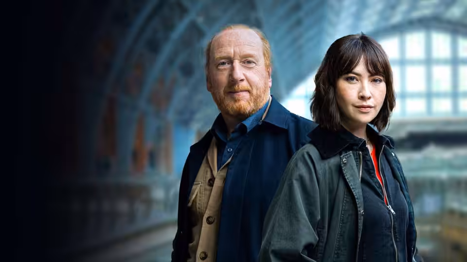 DI Max Arnold (Adrian Scarborough) and Astrid Fischer (Anamaria Marinca) in a grand arched hall