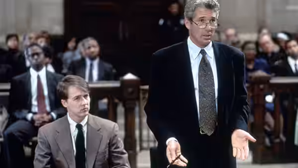 Martin Vail (Richard Gere) standing and gesturing in court beside Aaron Stampler