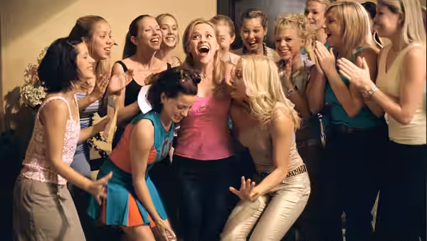 Elle Woods (Reese Witherspoon) surrounded by cheering sorority sisters