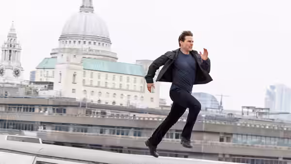 Ethan Hunt (Tom Cruise) sprinting along a rooftop overlooking St Paul's Cathedral