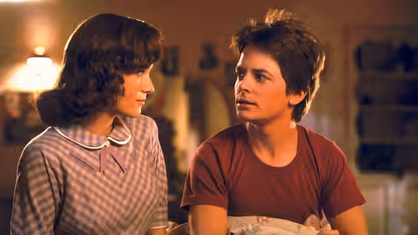 Lorraine Baines (Lea Thompson) talking with Marty McFly (Michael J. Fox) indoors