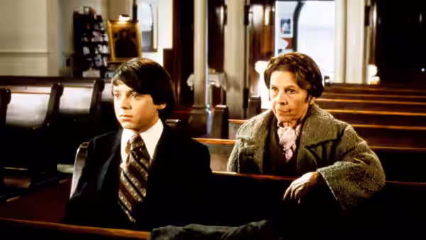 Harold (Bud Cort) and Maude (Ruth Gordon) sit together in a wooden church pew