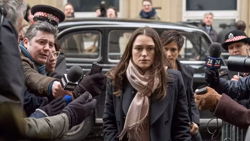 Katharine Gun (Keira Knightley) walking amid reporters and police officers