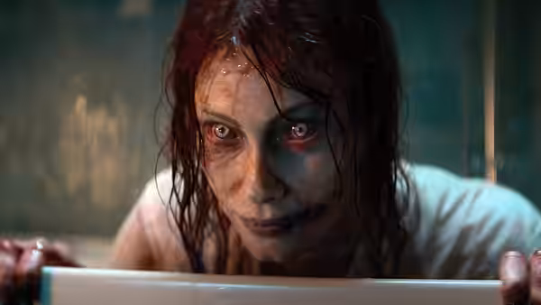 Ellie (Alyssa Sutherland) with pale skin and red eyes leaning over a sink