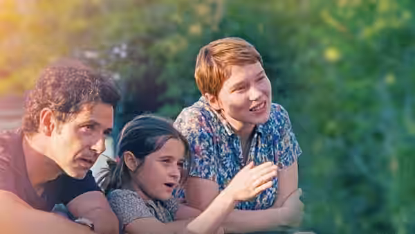 Clément (Melvil Poupaud), Linn and Sandra (Léa Seydoux) look into the distance