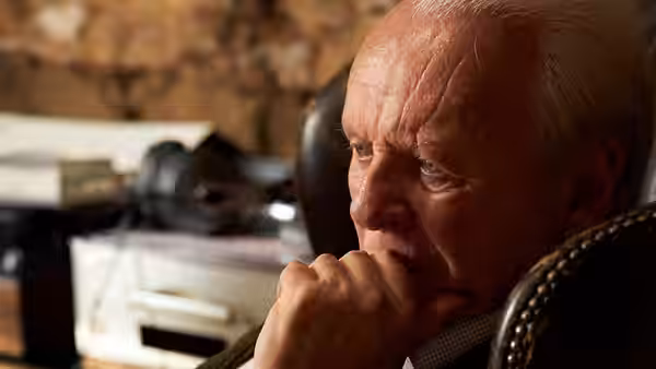Anthony (Anthony Hopkins) rests his chin on his hand in close-up