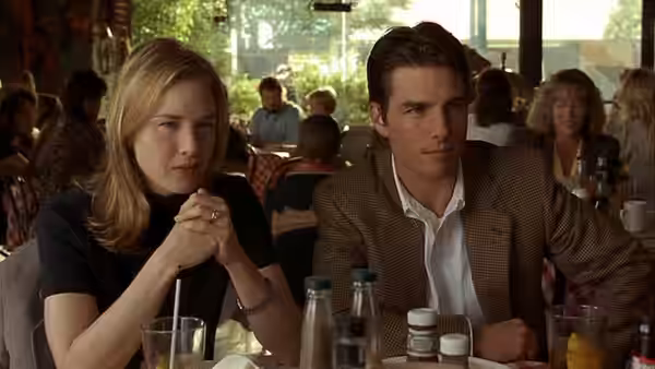 Dorothy Boyd (Renée Zellweger) and Jerry Maguire (Tom Cruise) at a restaurant table