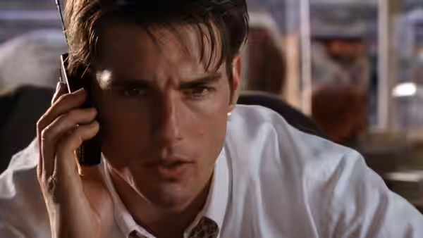 Jerry Maguire (Tom Cruise) speaking on the phone