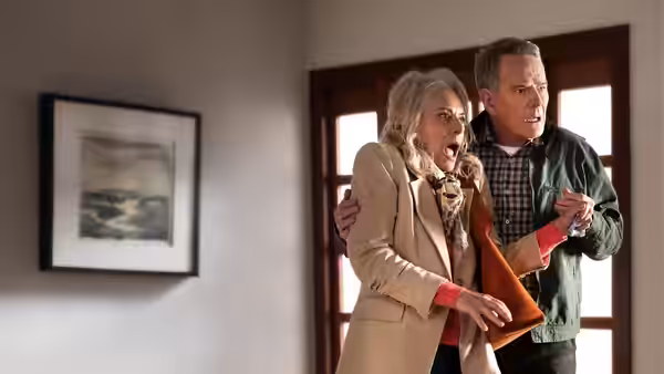 Lois (Jane Kaczmarek) shouting with Hal (Bryan Cranston) holding her shoulder
