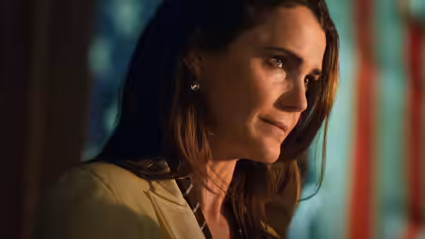 Kate Wyler (Keri Russell) looking to one side in profile view