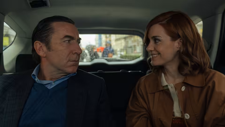 Don Leandro (Antonio de la Torre) and Sofía Carrington (Alexandra Jiménez) sit together in a car