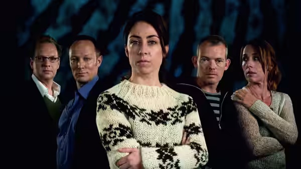 Sarah Lund (Sofie Gråbøl) with arms crossed in front of four people