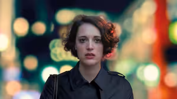Fleabag (Phoebe Waller-Bridge) stands on a city street at night