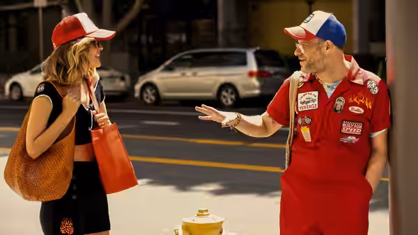 Sylvia (Rose Byrne) and Will (Seth Rogen) talking on a city street