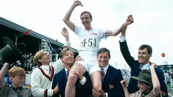 Harold Abrahams (Ben Cross) carried on shoulders by cheering supporters at a stadium