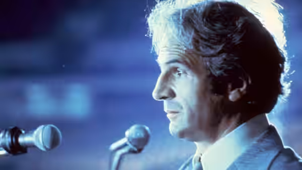 Claude Lacombe (François Truffaut) speaking at a microphone setup