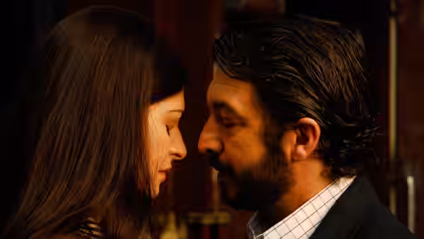 Irene Menéndez Hastings (Soledad Villamil) and Benjamín Espósito (Ricardo Darín) stand face to face