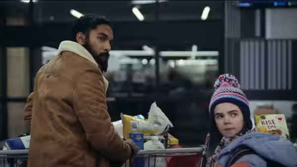 Jeevan Chaudhary (Himesh Patel) shops with a young girl in a store