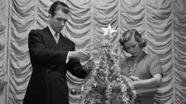 Alfred Kralik (James Stewart) and Klara Novak (Margaret Sullavan) decorate a small Christmas tree