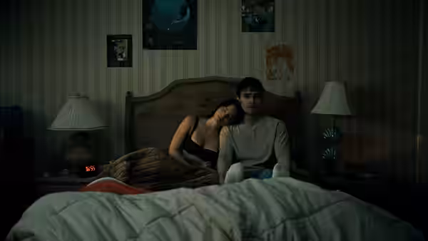 Bear (Michael Johnston) and Nikki (Inde Navarrette) sit together in bed
