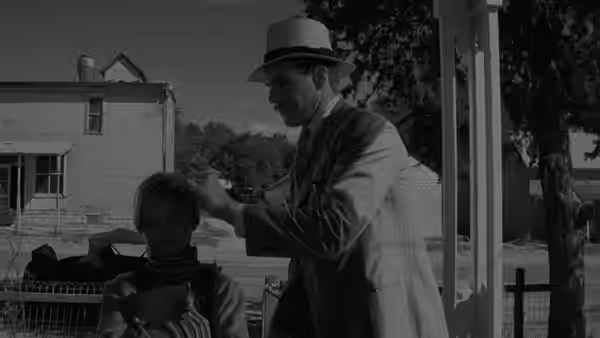 Moses Pray (Ryan O'Neal) adjusts Addie Loggins's (Tatum O'Neal) hat outside a house