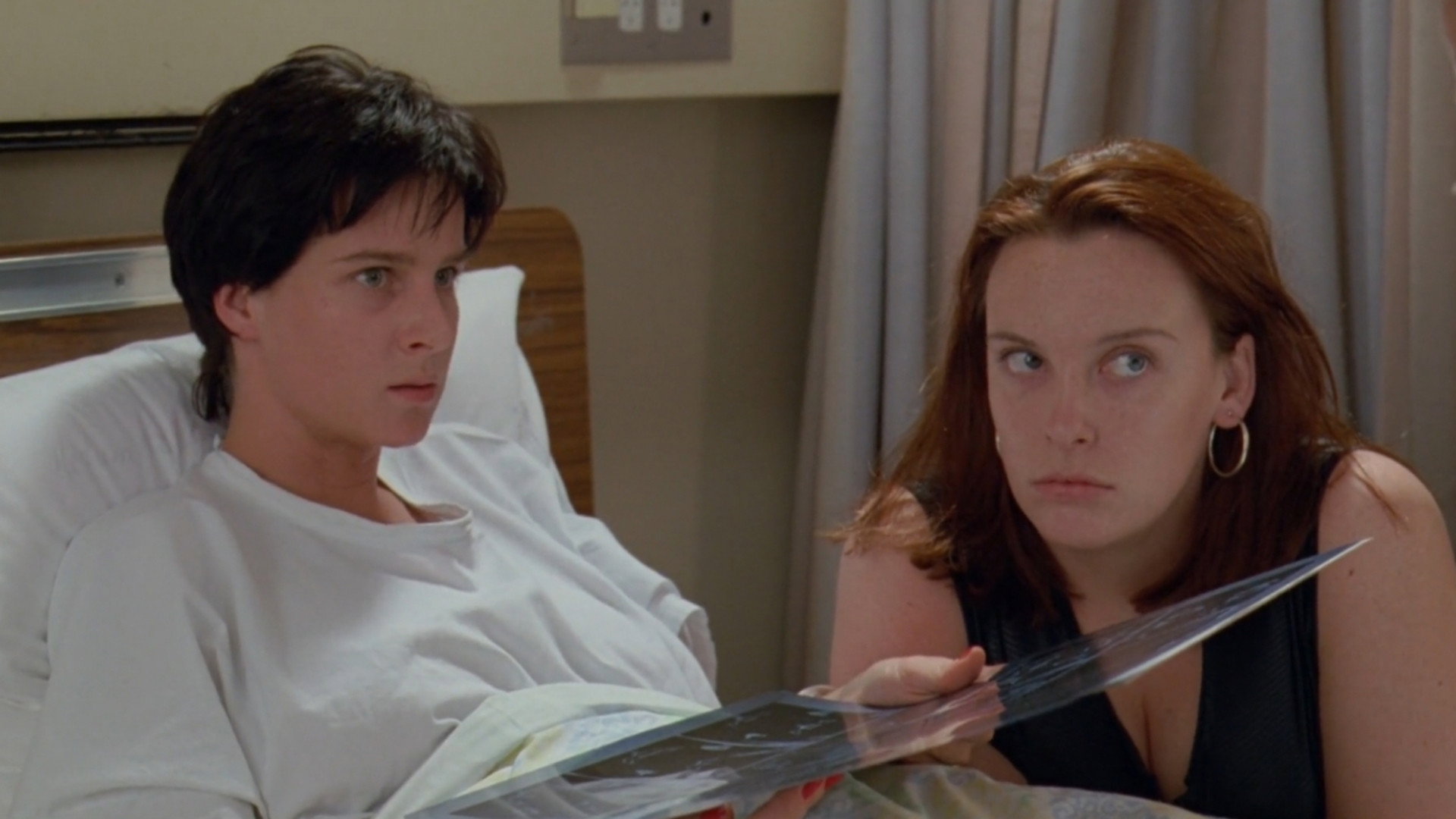 Muriel's Wedding, still 4