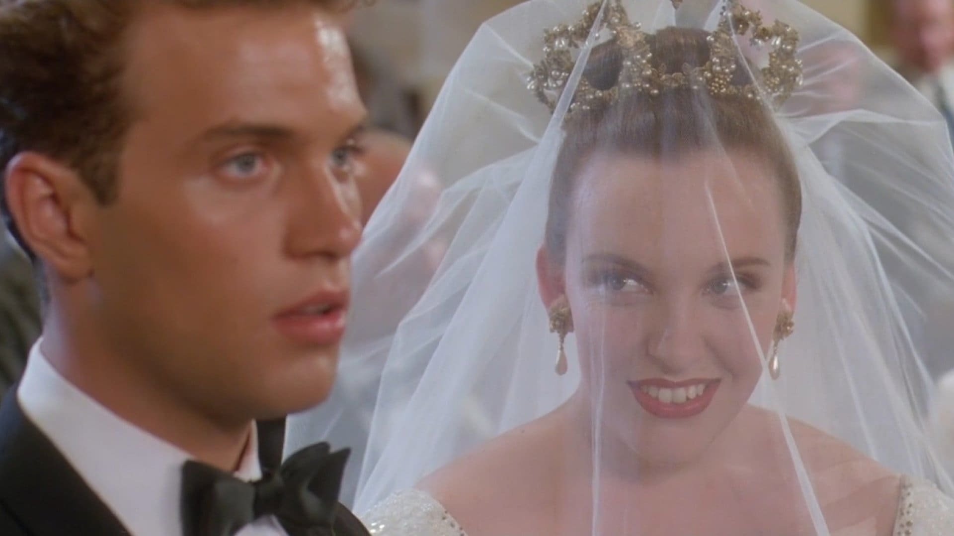 Muriel's Wedding, still 2