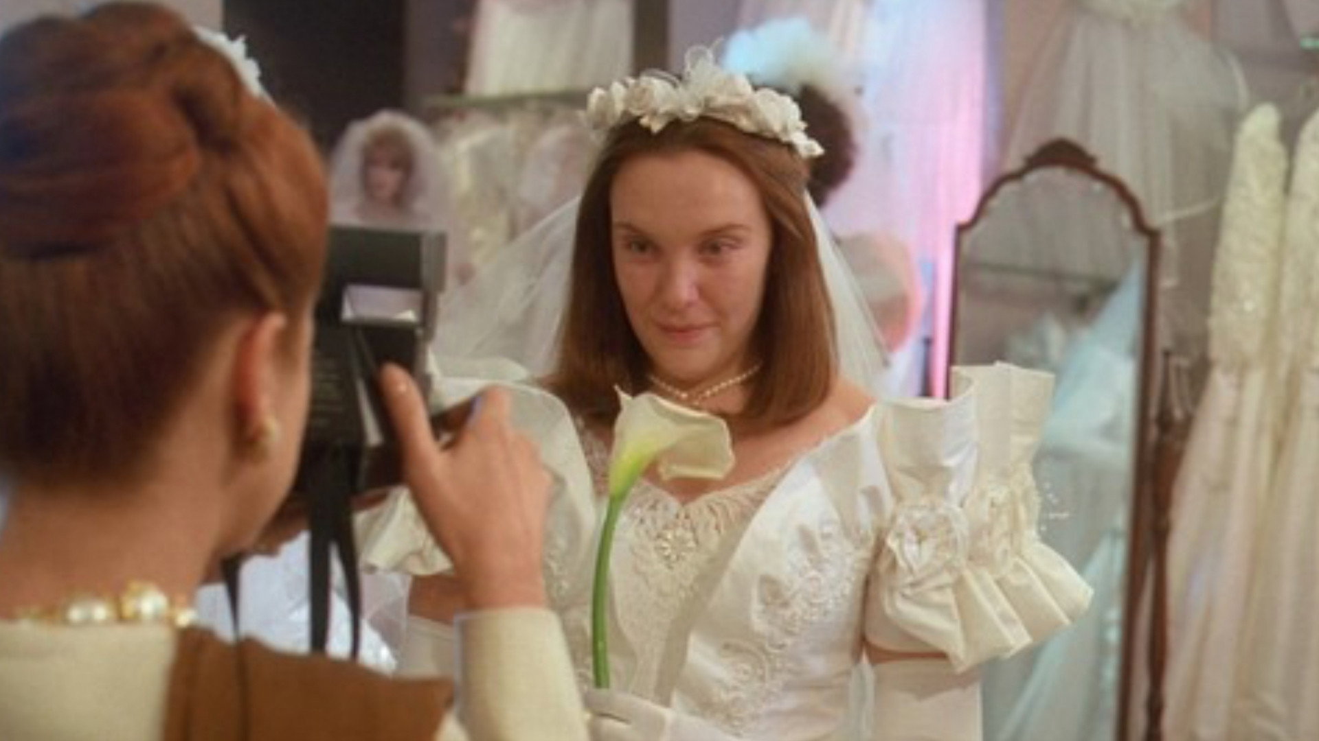 Muriel's Wedding, still 5