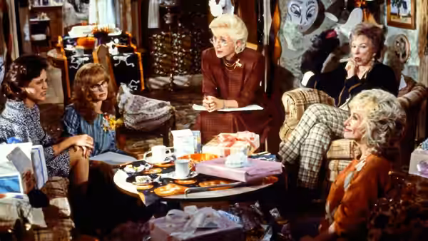 Truvy Jones (Dolly Parton), M'Lynn Eatenton (Sally Field) and friends gather in Truvy's beauty salon