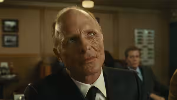 William Hurt as Richie Cusack looking upward in a dimly lit bar