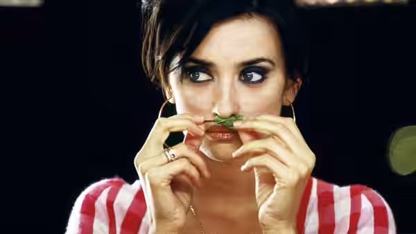 Raimunda (Penélope Cruz) holds a small plant stem to her nose