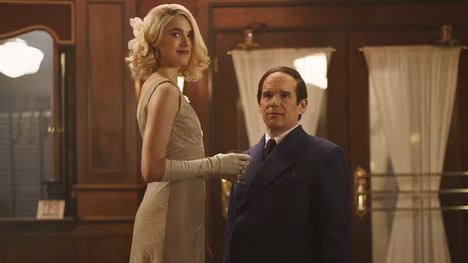 Elizabeth Weiland (Margaret Qualley) touching the arm of Richard Rodgers (Andrew Scott)