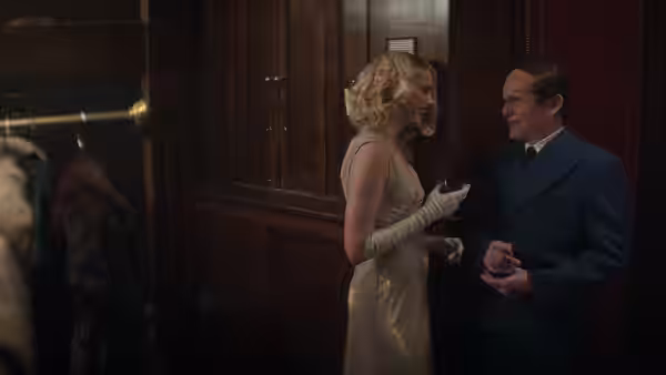 Elizabeth Weiland (Margaret Qualley) facing Richard Rodgers (Andrew Scott) in a cloakroom