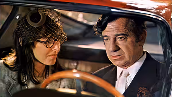 Henry Graham (Walter Matthau) and Henrietta Lowell (Elaine May) sit together in a car