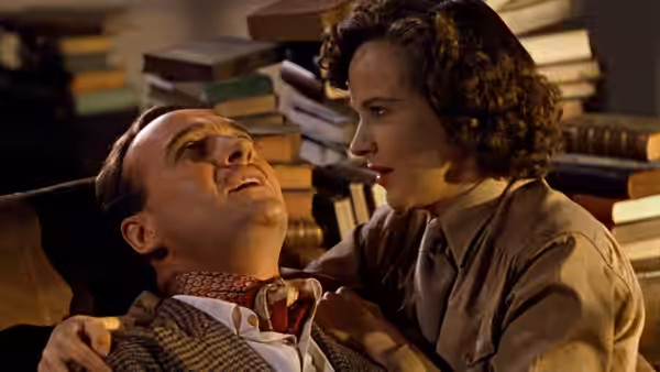 Peter Carter (David Niven) lying back with June (Kim Hunter) leaning over him