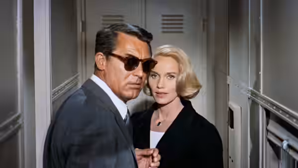 Roger Thornhill (Cary Grant) and Eve Kendall (Eva Marie Saint) standing in a corridor