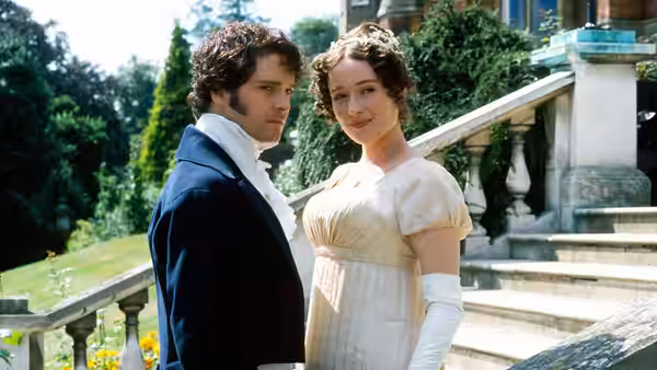 Elizabeth Bennet (Jennifer Ehle) and Mr. Darcy (Colin Firth) beside stone stairs outside