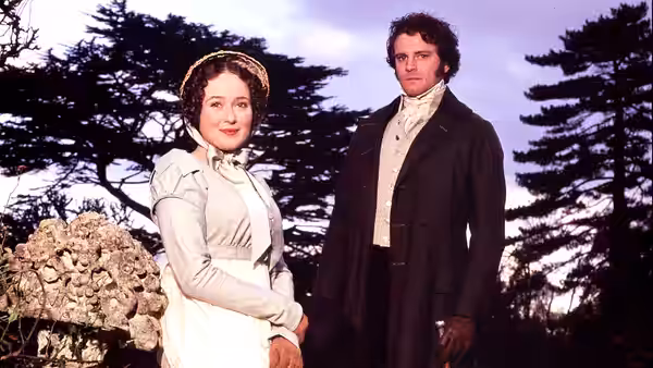 Elizabeth Bennet (Jennifer Ehle) and Mr. Darcy (Colin Firth) posing among trees at dusk