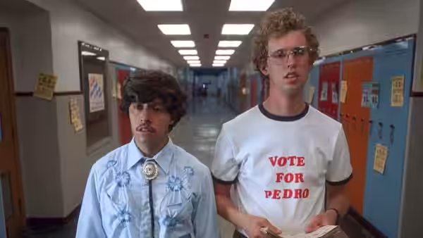 Pedro Sanchez (Efren Ramirez) and Napoleon Dynamite (Jon Heder) in a school hallway