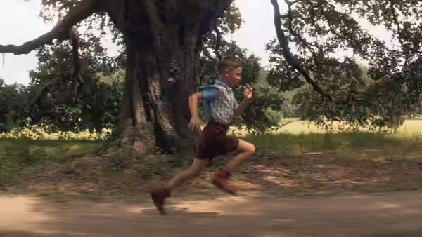 Young Forrest Gump (Michael Conner Humphreys) running on a path with leg braces