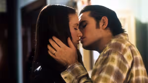 Bob (Matt Dillon) kisses Dianne (Kelly Lynch), holding her face in his hands