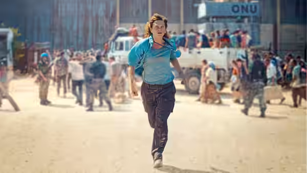 Aïda (Jasna Đuričić) runs through a crowded UN compound